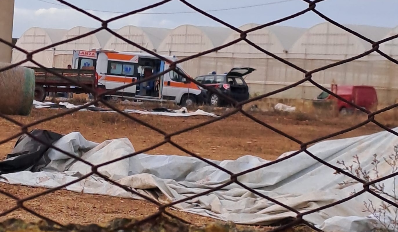 Dramma sul lavoro, operaio precipita dal tetto di un capannone a Donnalucata: è grave