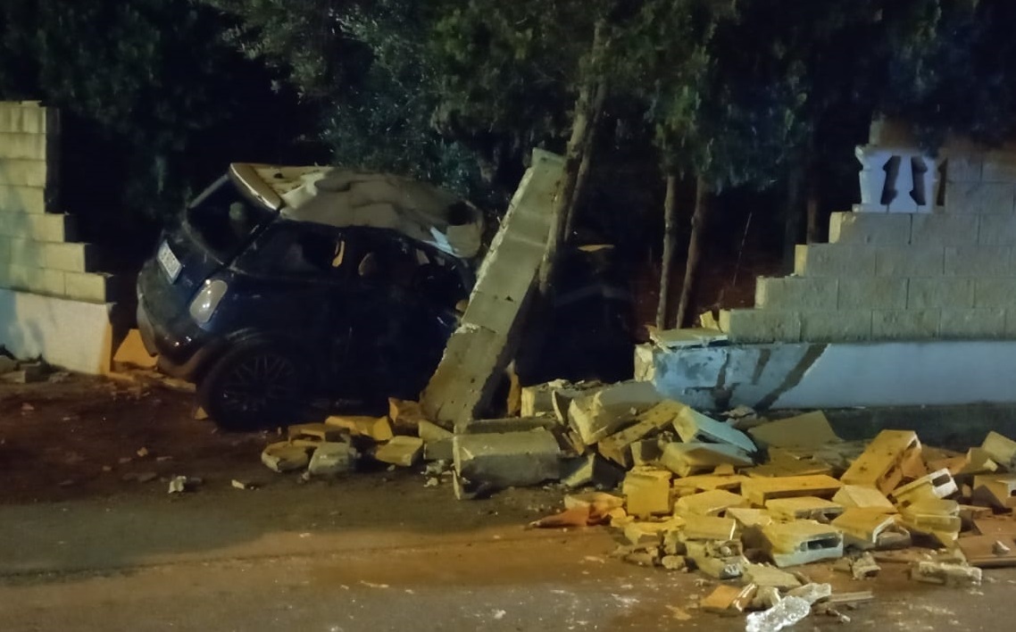 Dramma nella notte sulla ex SP17, 20enne grave dopo incidente