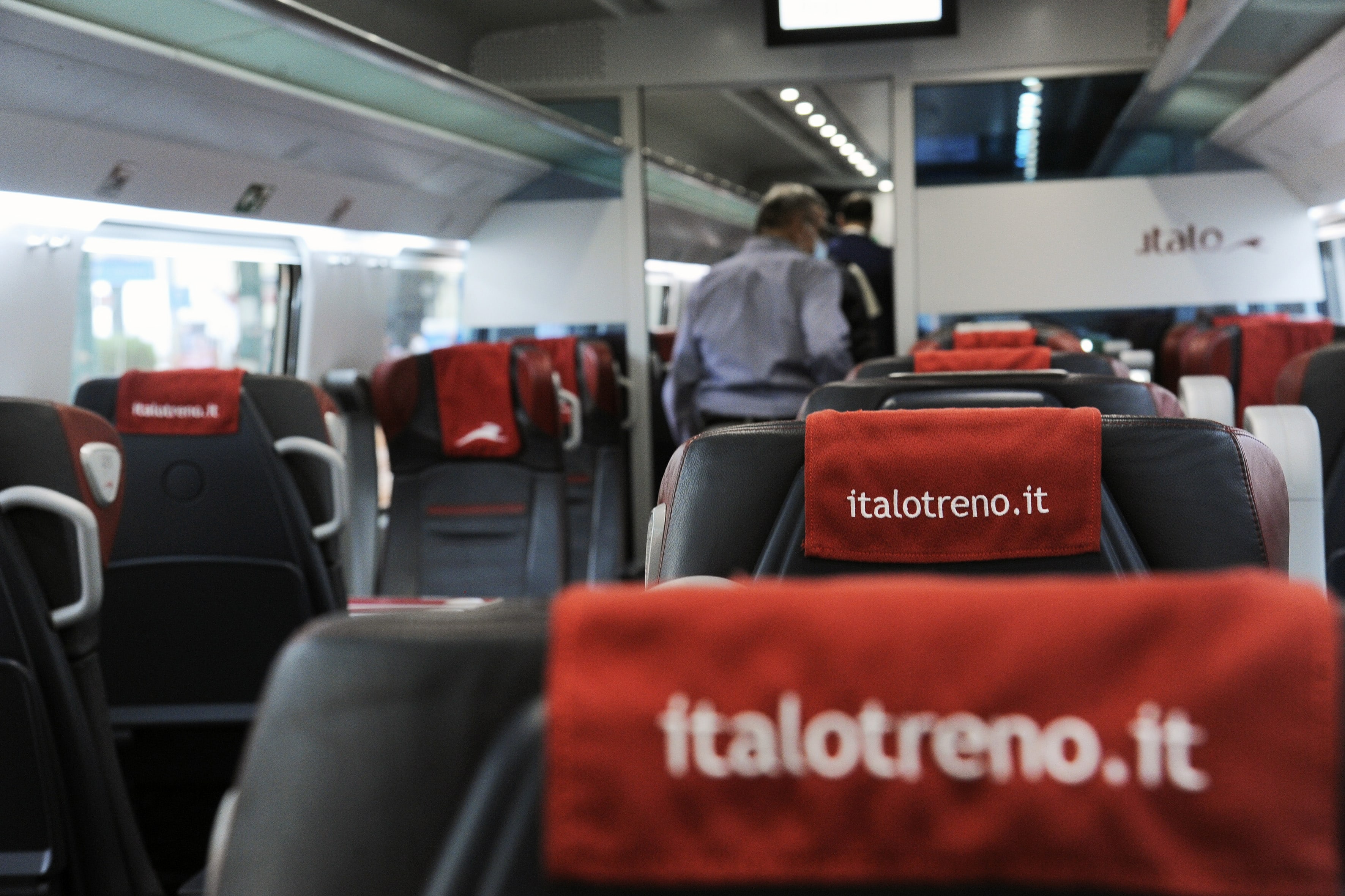 Ancora assunzioni in Italo: si cercano hostess e steward, tutte le info