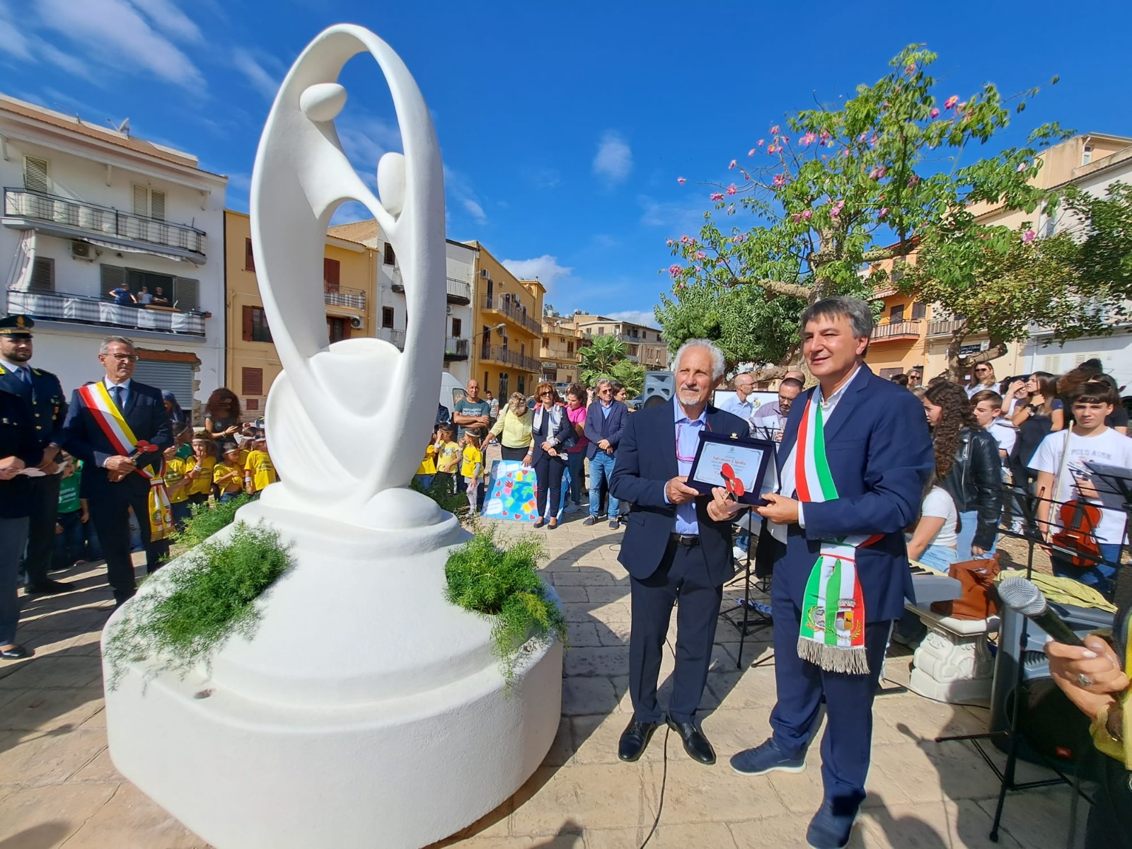 Siculiana, un’opera d’arte per celebrare l’accoglienza