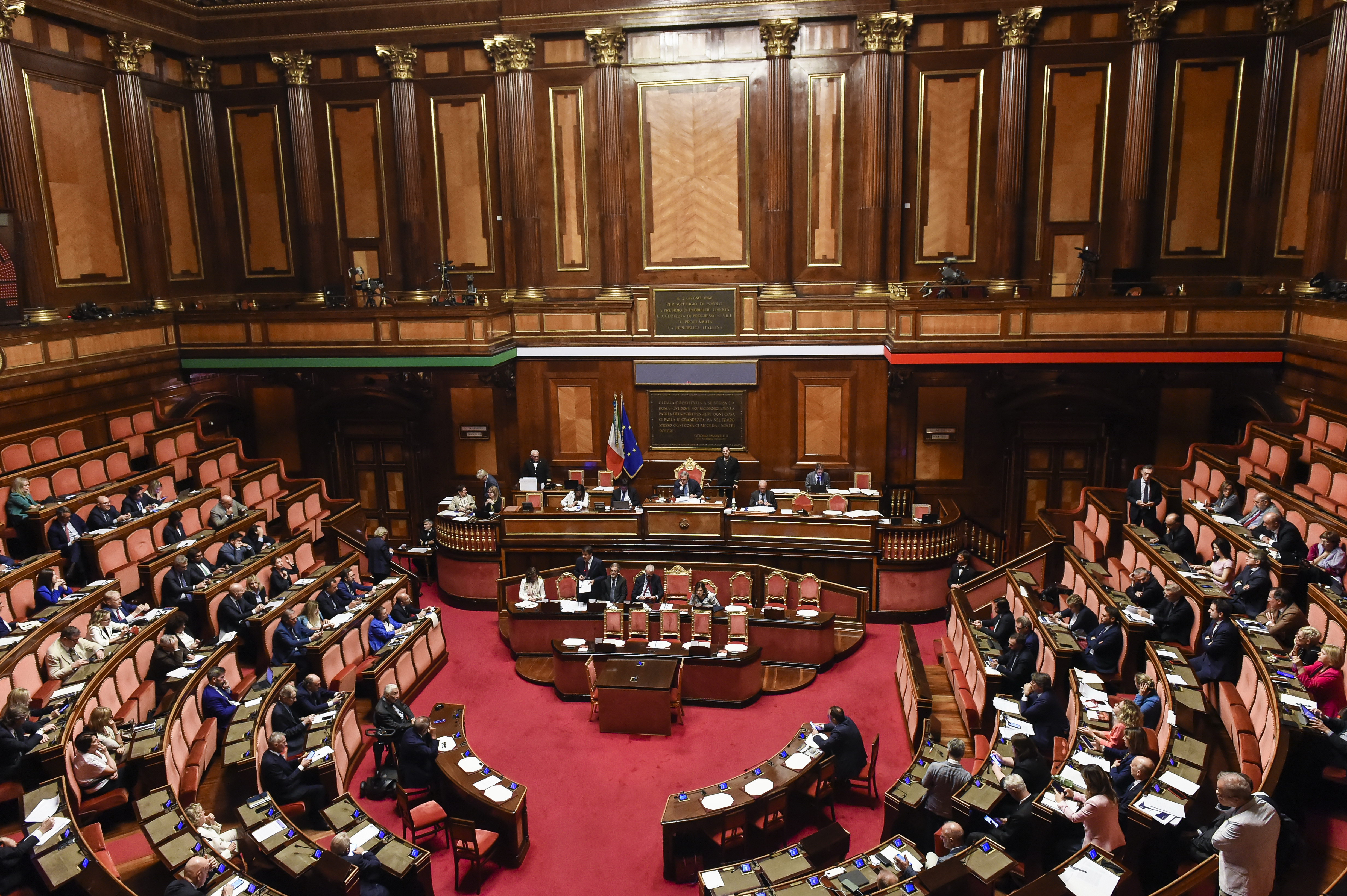 Il Senato approva all’unanimità il Ddl femminicidio: riconosciuto reato autonomo, punito con l’ergastolo