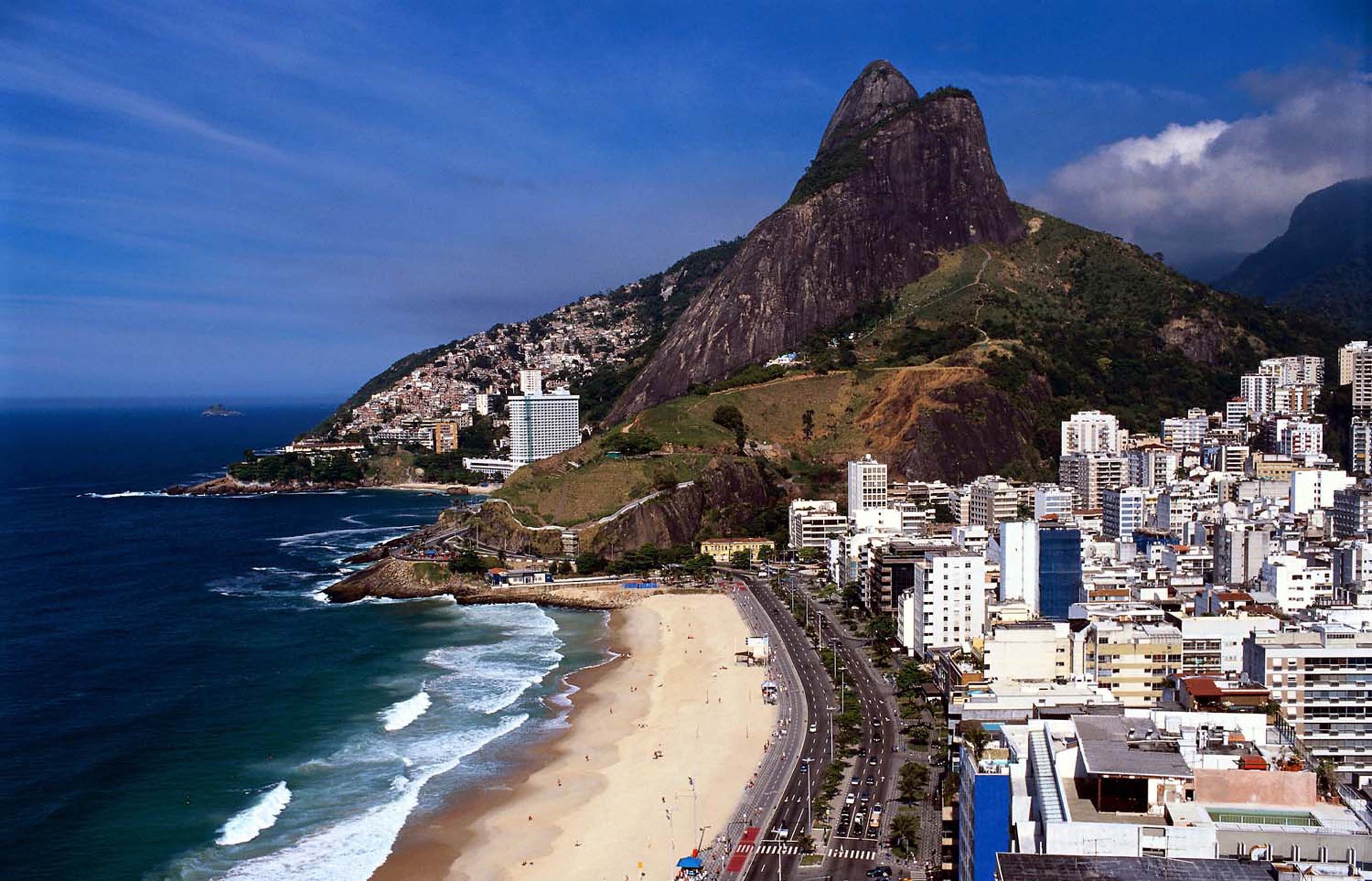 Ondata di calore in Brasile, Taylor Swift rinvia concerto a Rio dopo morte fan