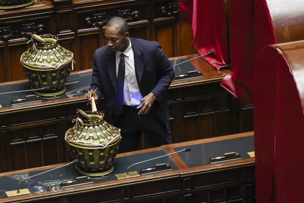 Striscia la Notizia torna sul caso che riguarda Soumahoro: l’anticipazione