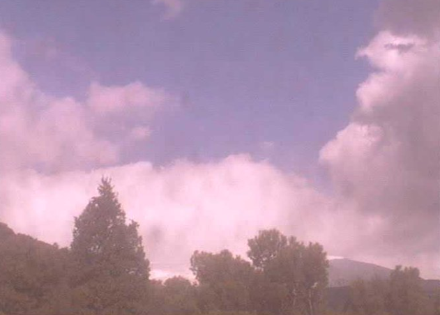 Etna in azione, continua l’attività del vulcano: gli ultimi aggiornamenti