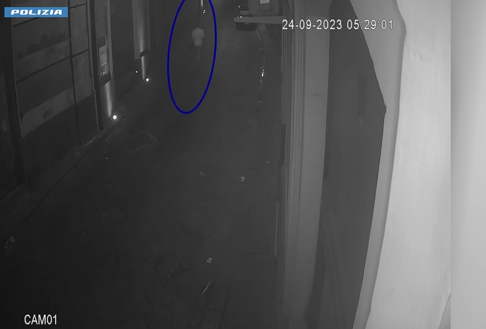 VIDEO | Shock a Catania, uomo massacrato a calci e pugni: due arresti per tentato omicidio