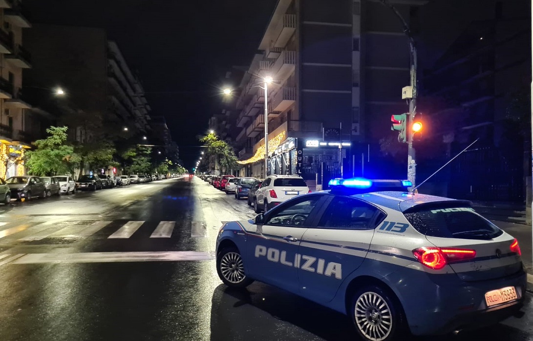 Paura al viale Mario Rapisardi a Catania, 25enne vuole uccidersi: salvato dalla polizia