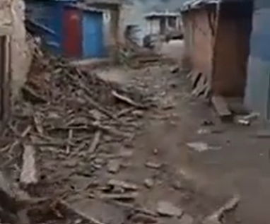 VIDEO | Potente terremoto nel nord ovest del Nepal, almeno 140 morti: le immagini dei crolli
