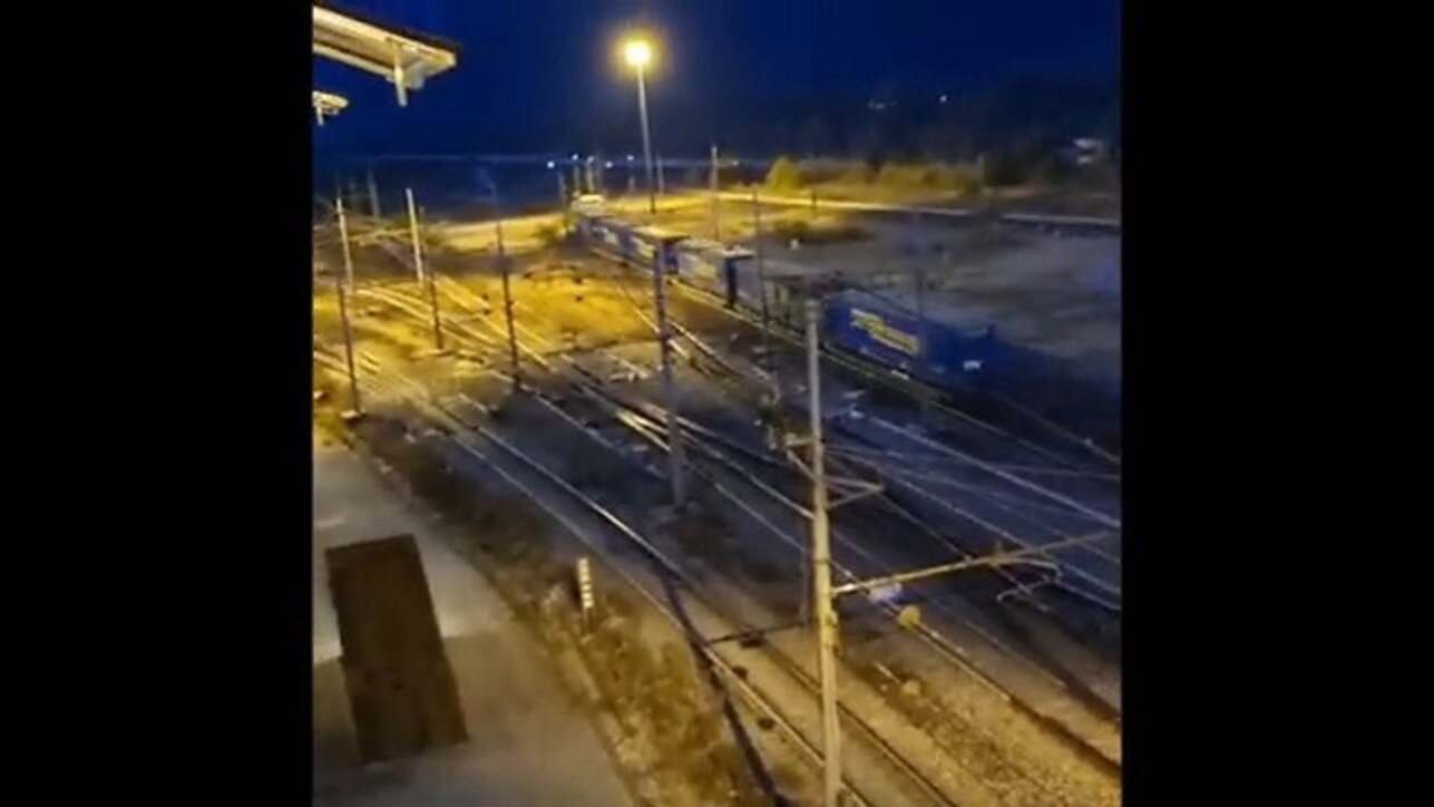 Tragedia sfiorata in treno: freni si rompono, macchinista si lancia fuori e abbandona il convoglio