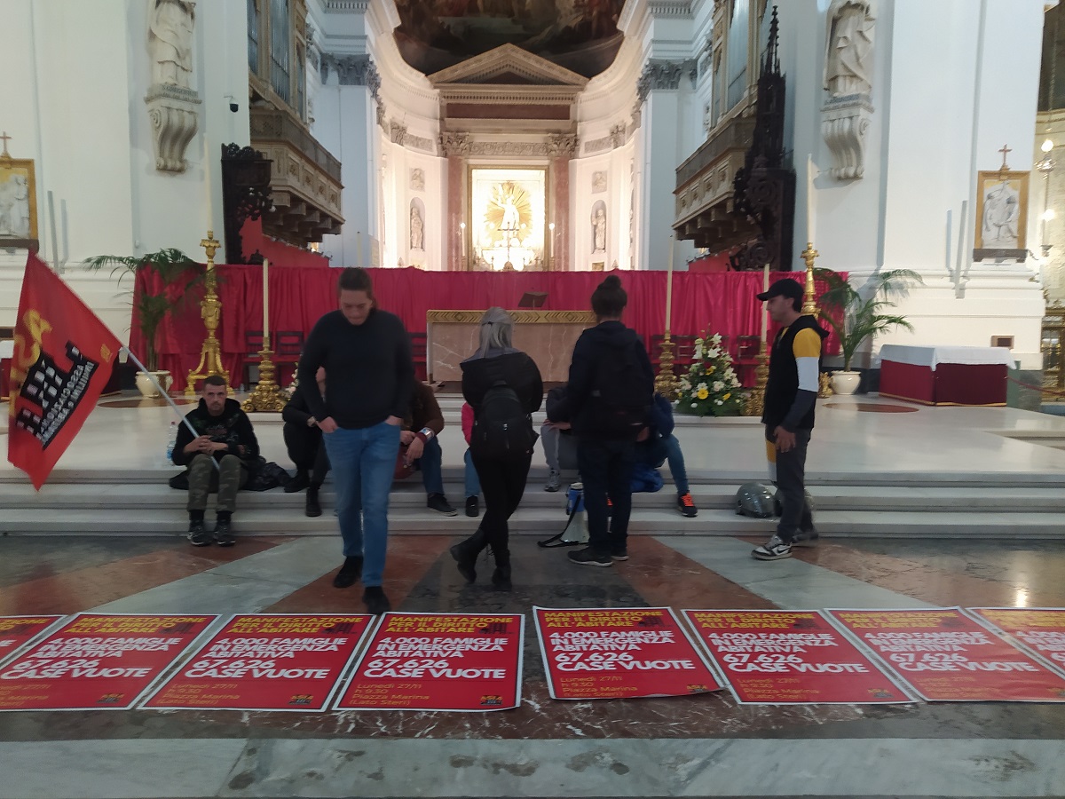 VIDEO | Famiglie in emergenza a Palermo, occupata la Cattedrale: ecco cosa succede