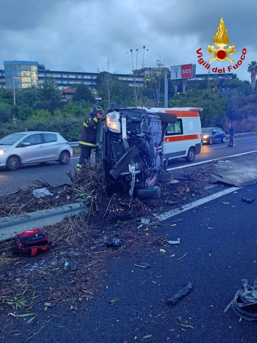Traffico in tilt sulla A18, camion coinvolto in incidente in autostrada nel Catanese