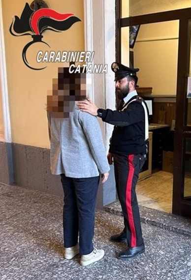 Galleria foto 'Belpasso, violenza su compagna: donna in ostaggio, carcere per 35enne' - foto 2