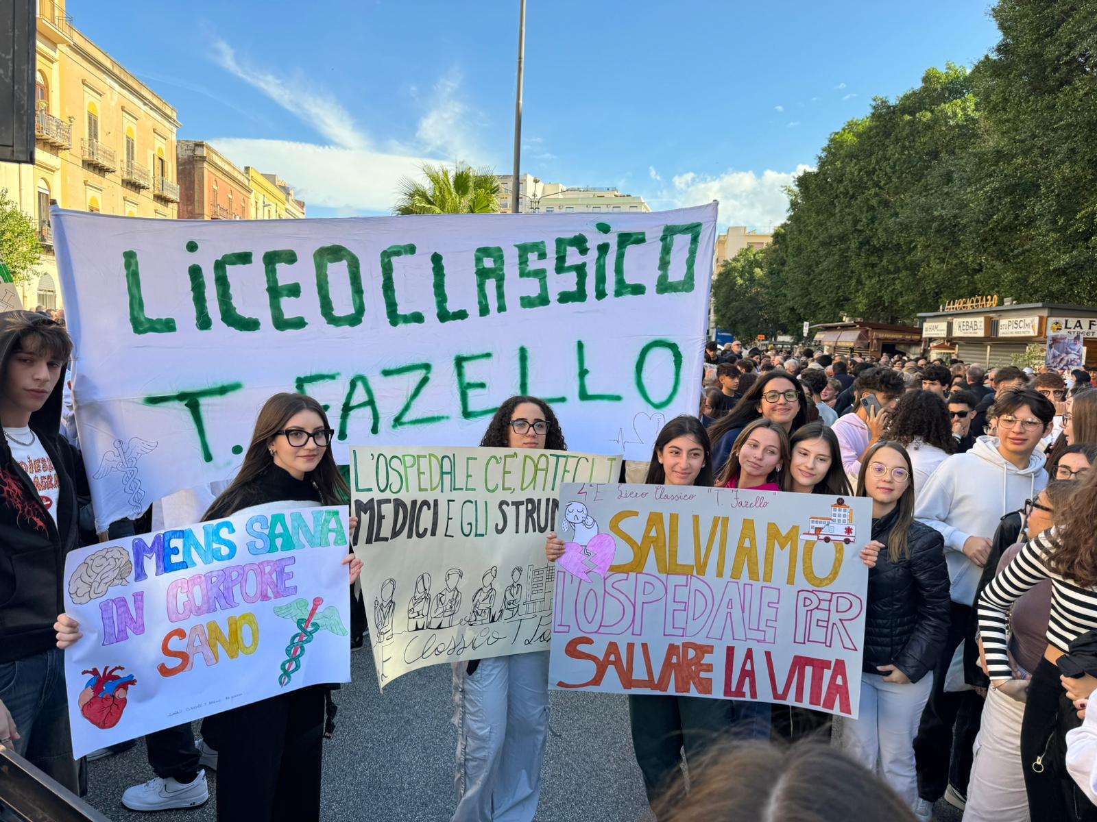 Sanità a Sciacca, grande partecipazione alla manifestazione pro ospedale