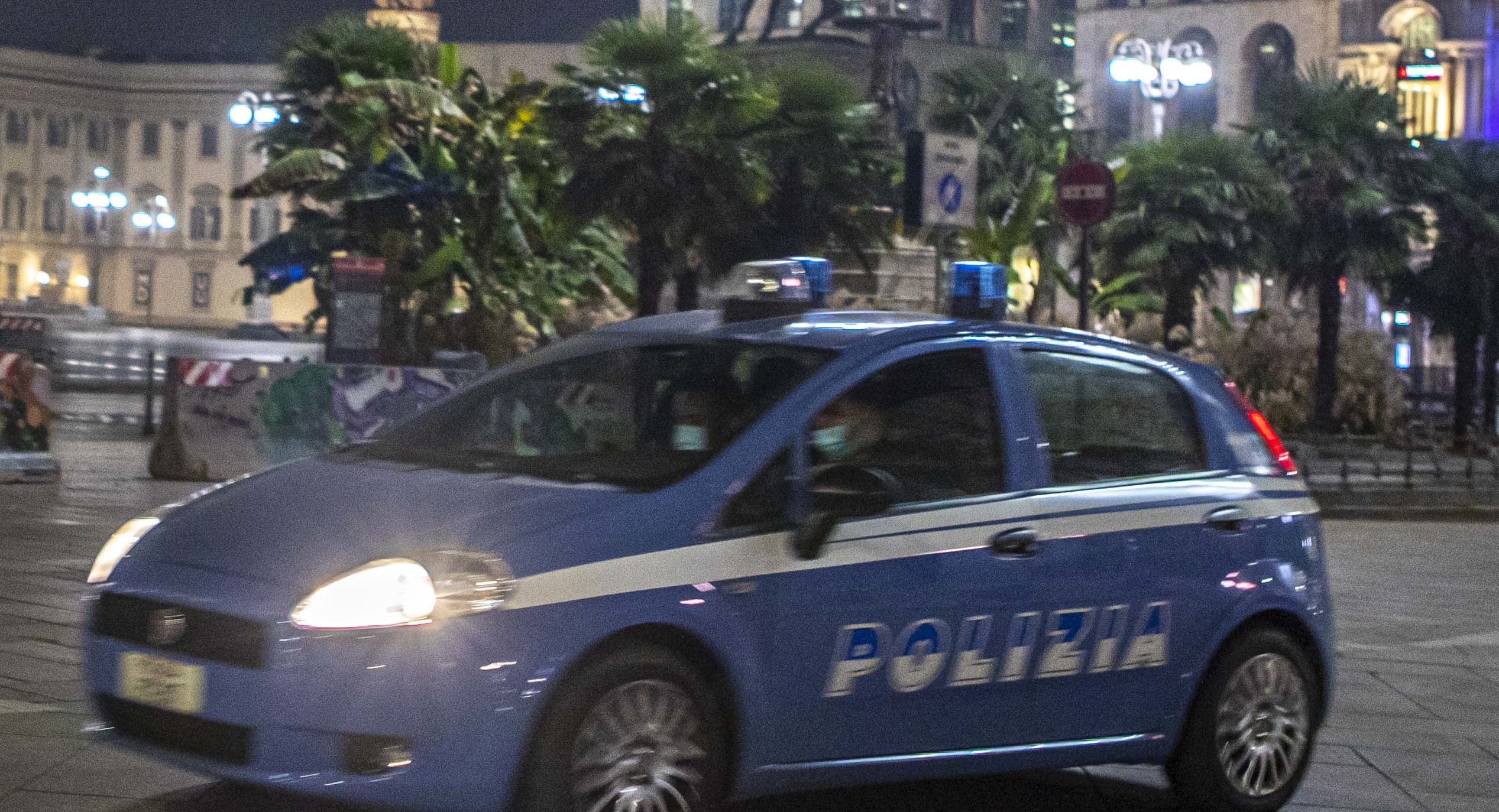 Coppia fa sesso in auto durante la nottata di maltempo, multa da 10mila euro