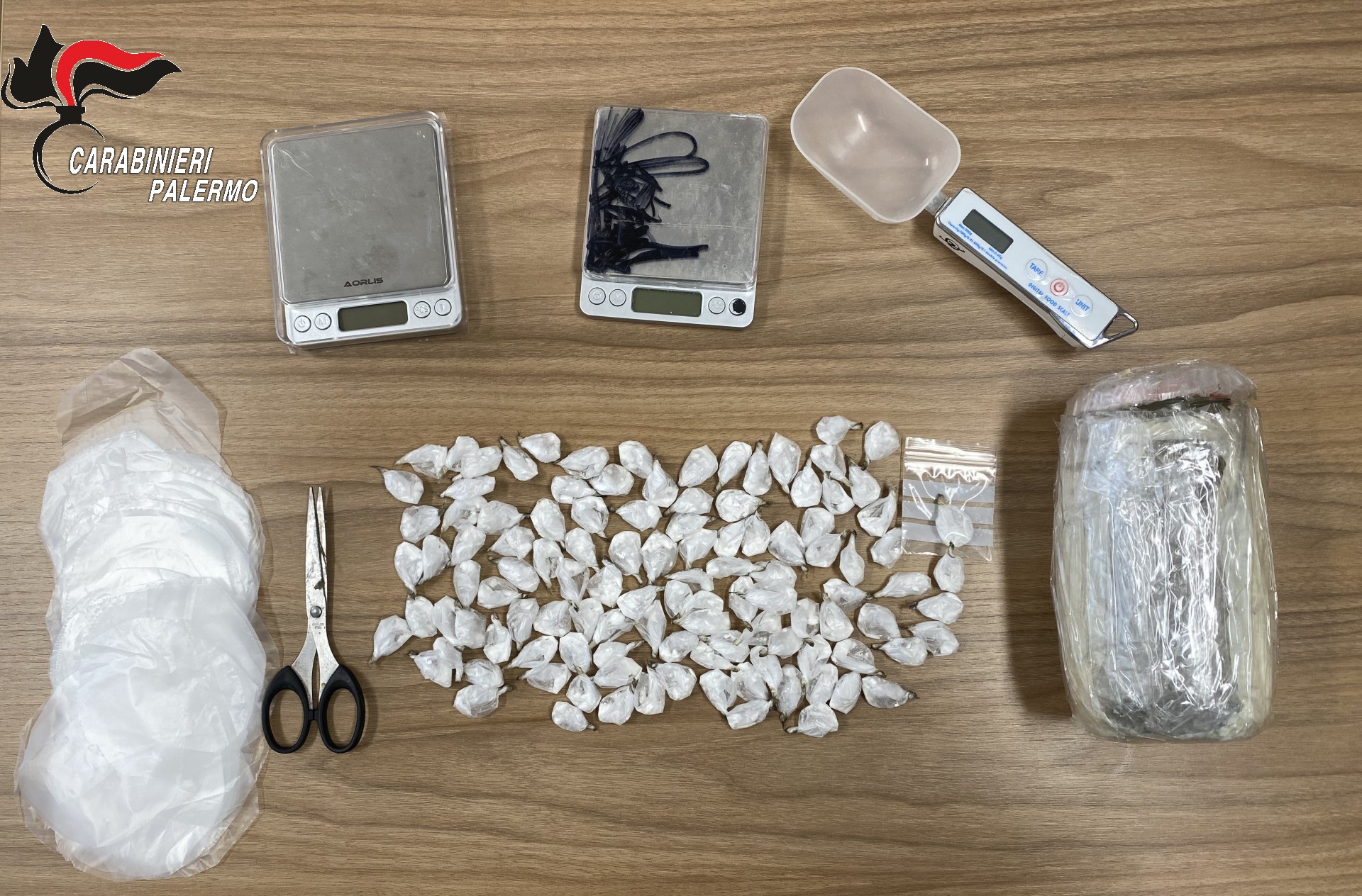 Furto di energia elettrica e spaccio stupefacenti, arrestata 33enne nel Palermitano Furto di energia elettrica e spaccio stupefacenti, arrestata 33enne nel Palermitano