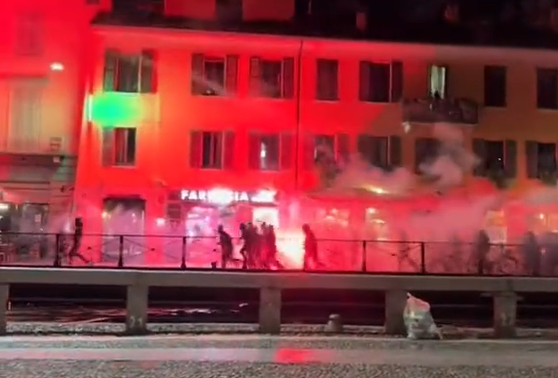 VIDEO | Scontri tra tifosi Milan e Psg, guerriglia ai Navigli