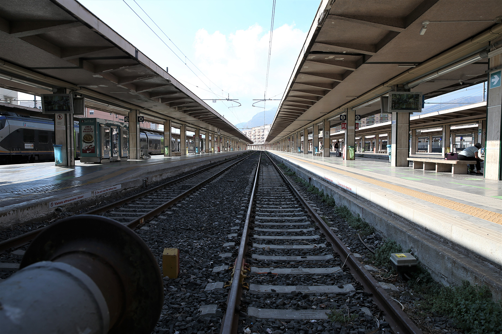 Travolto e ucciso da un treno, si indaga sul caso: disagi alla circolazione
