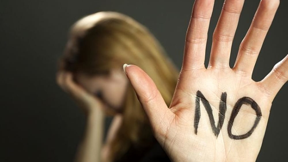 Femminicidi, Cassazione categorica: “Bastano le mani al collo di lei anche senza lesioni”