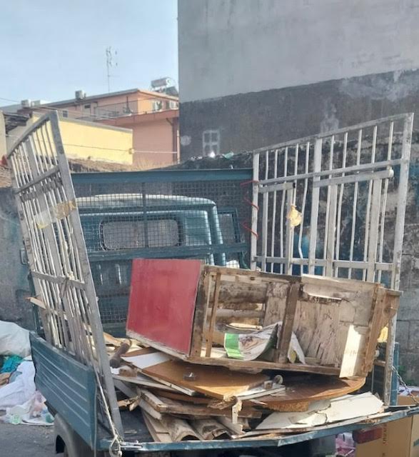 Catania, sequestri di veicoli e denunce penali per incivili che gettano rifiuti in strada