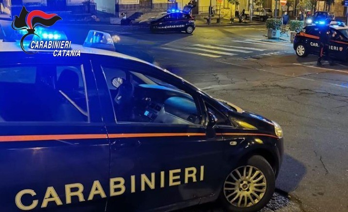 Catania, controlli anti-droga a San Cristoforo: presi due pusher