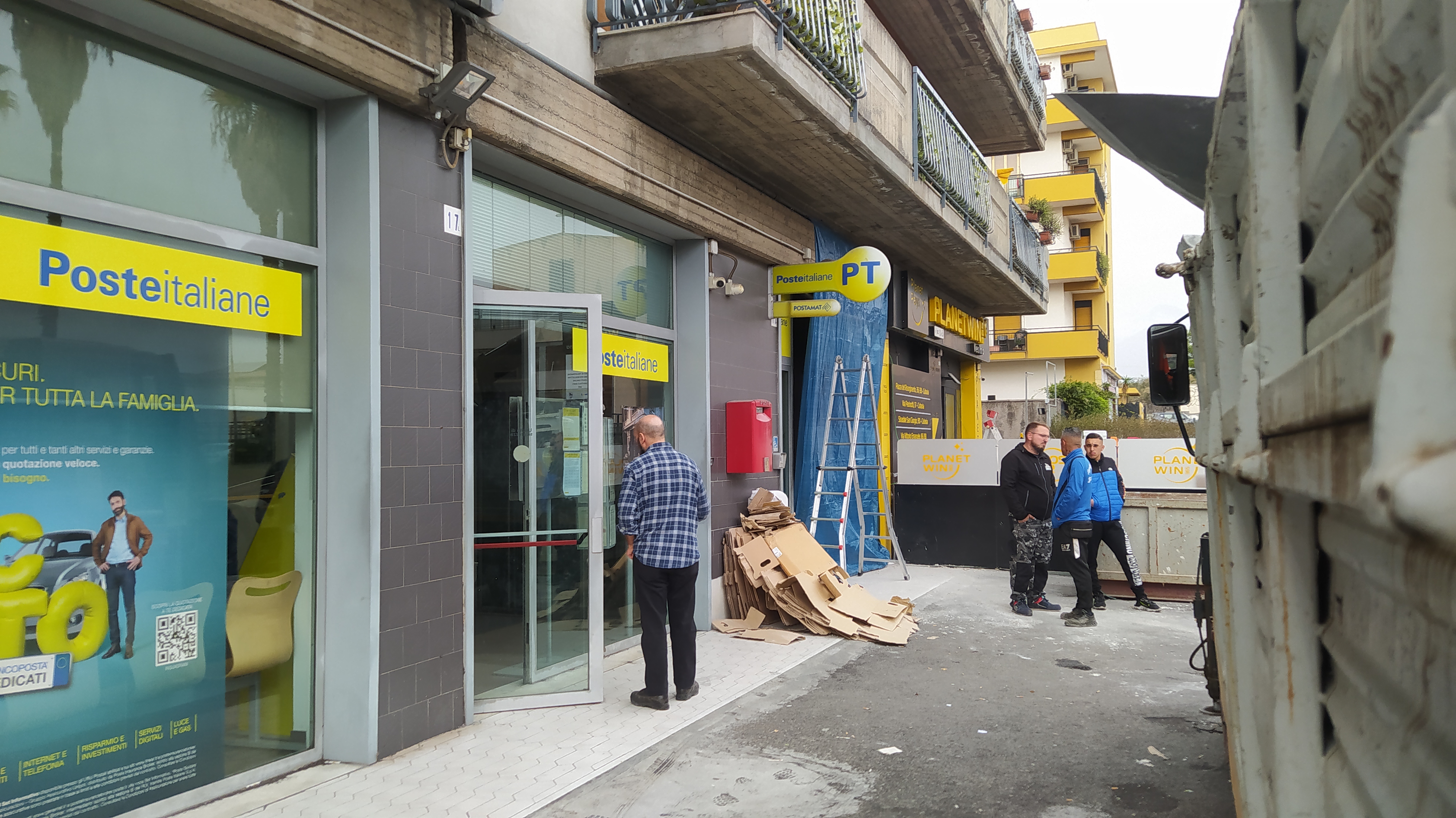 Galleria foto 'Catania, rapina nell’ufficio postale di via Pacinotti: indagano i carabinieri' - foto 3