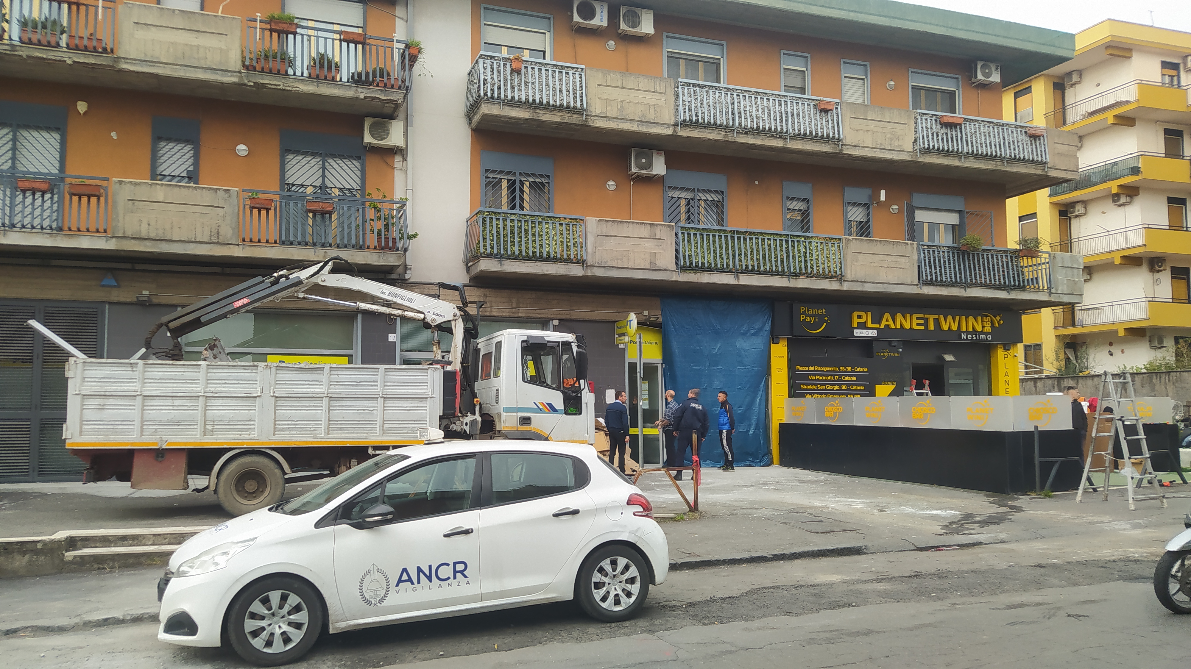 Galleria foto 'Catania, rapina nell’ufficio postale di via Pacinotti: indagano i carabinieri' - foto 2