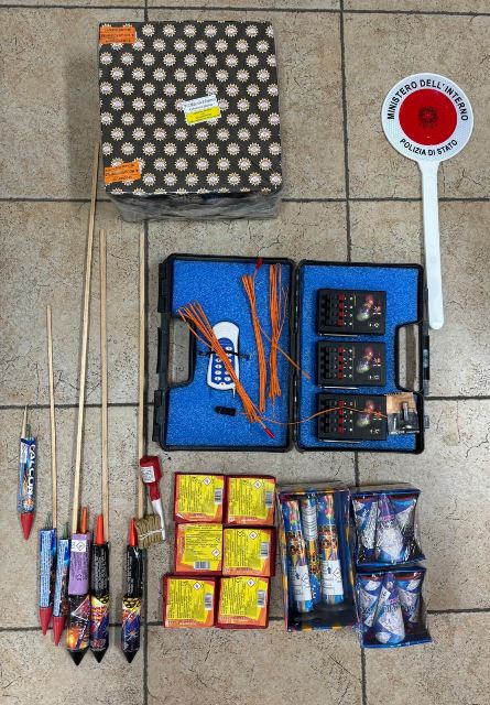 Siracusa, sequestrato materiale esplosivo per le feste natalizie: denunciato 47enne