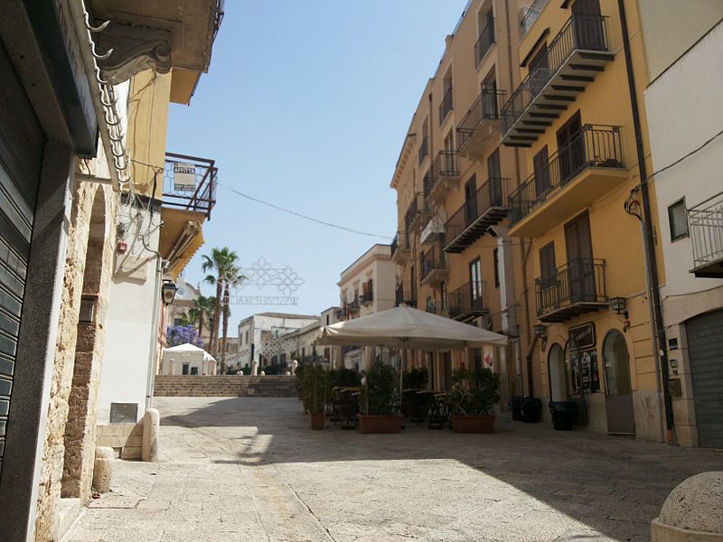 Alcamo, telecamere contro spaccio e rifiuti in strada