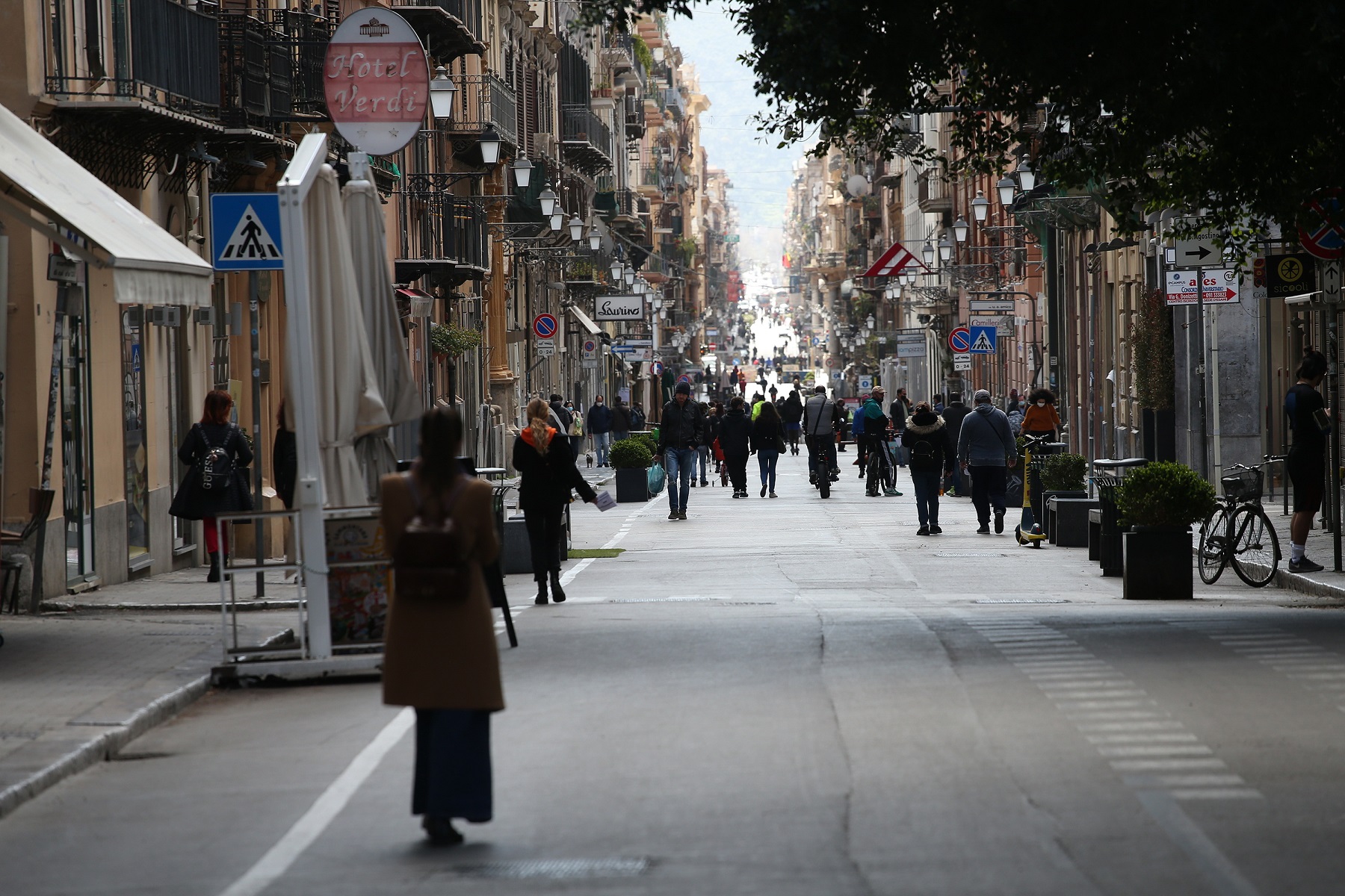 Botte da orbi in via Maqueda e coltellate in stazione: caos a Palermo