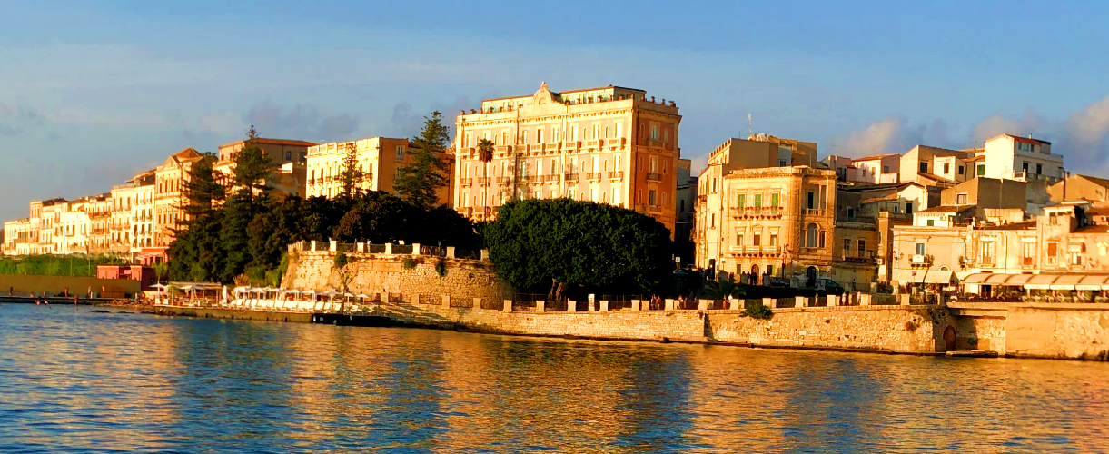 Ortigia, riqualificato il belvedere Largo Aretusa Ortigia, riqualificato il belvedere Largo Aretusa