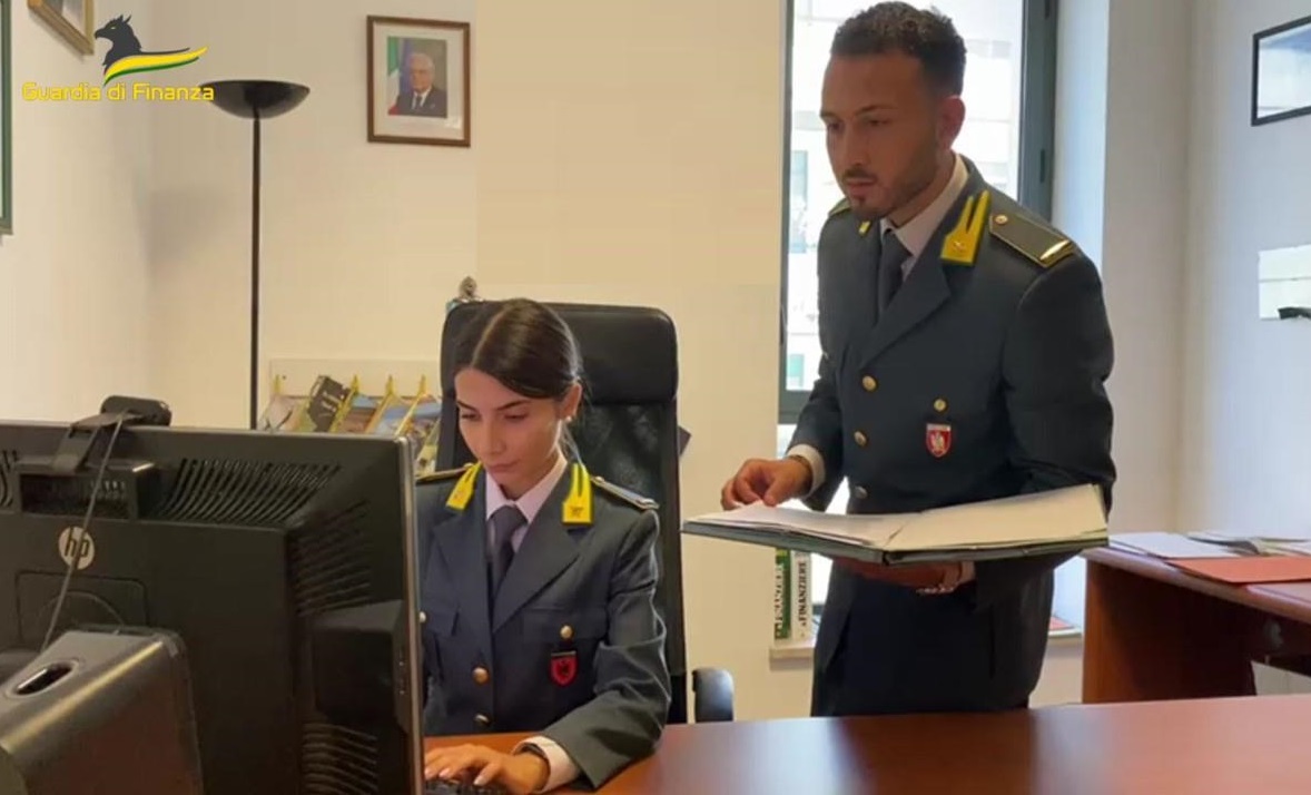 Documenti nascosti e rimanenze “scomparse” dal magazzino, guai per imprenditore di Palermo