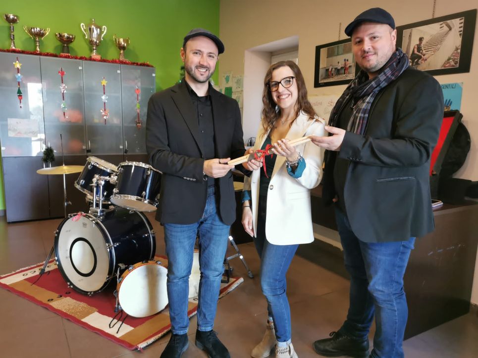 Librino, Bellamorèa dona batteria a bambini di Villa Fazio. “Educare alla legalità per combattere la criminalità”