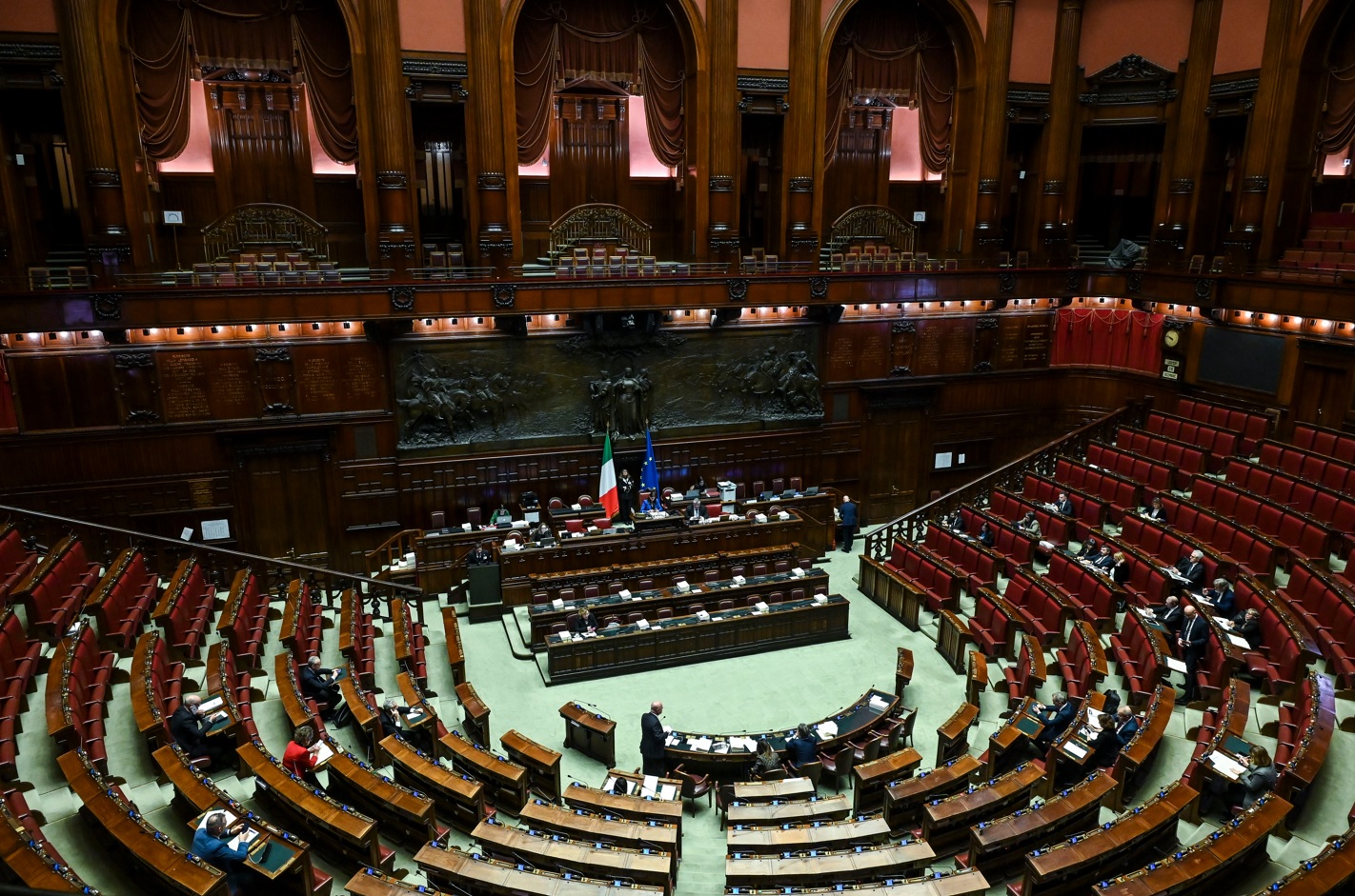 Anche Amoroso bacchetta il Parlamento