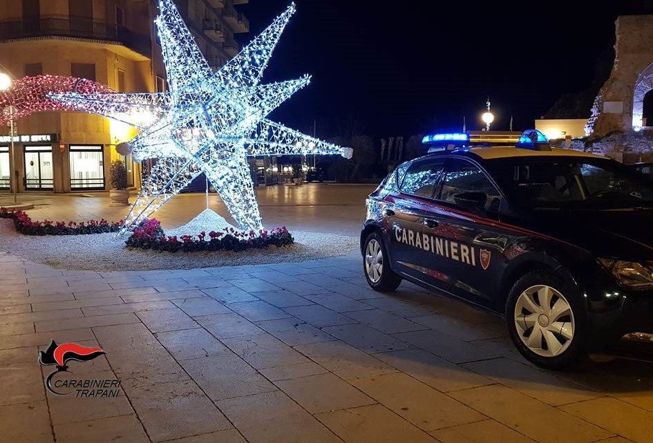Rapina 88enne in piena notte e prova ad accoltellarlo, un arresto nel Trapanese