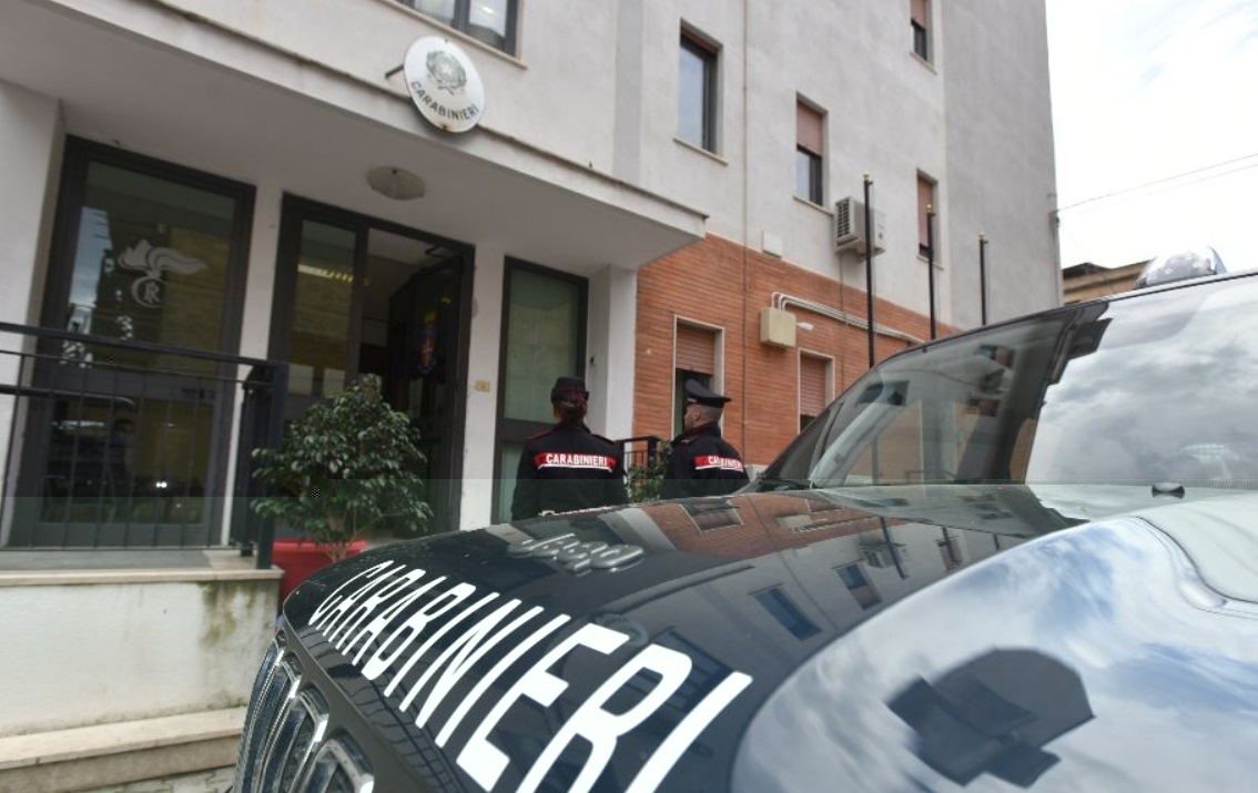 Droga “fatta” in casa e furto di energia elettrica, cinque arresti nel Palermitano