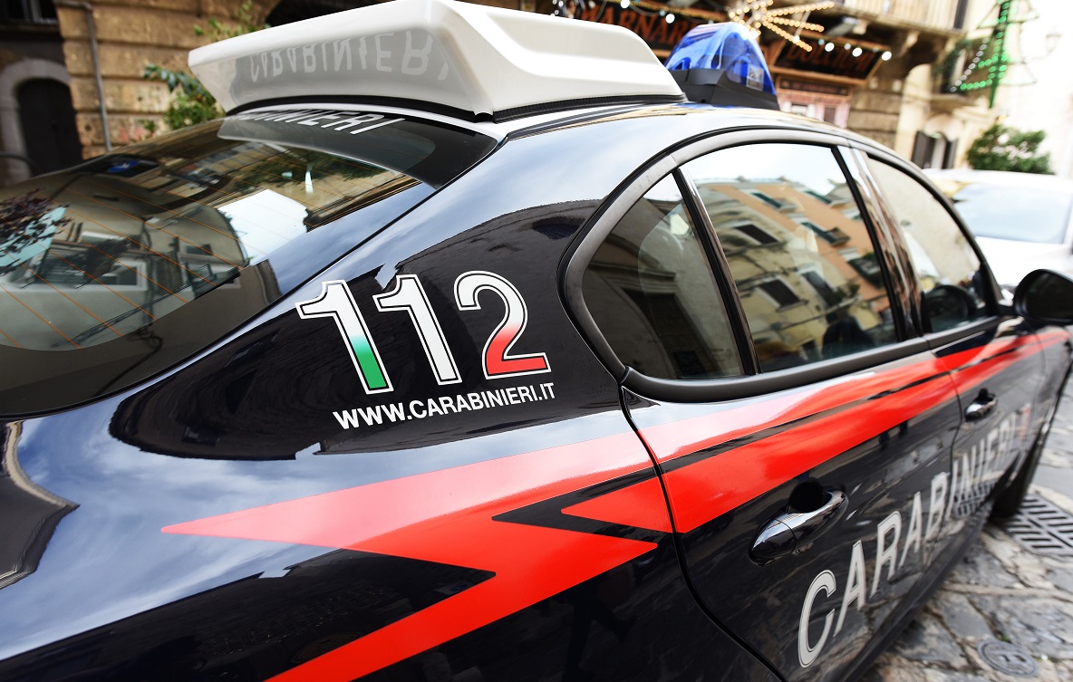 Giovane di 13 anni perde tre dita a causa dell’esplosione di alcuni petardi, denunciata donna