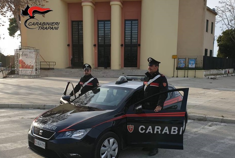 In giro per le vie del centro storico con la cocaina negli slip: arrestato 29enne di Marsala