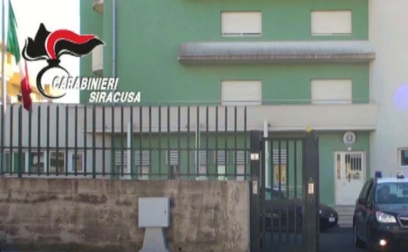 Sorpreso a vendere merce griffata contraffatta, arrestato 52enne nel Siracusano