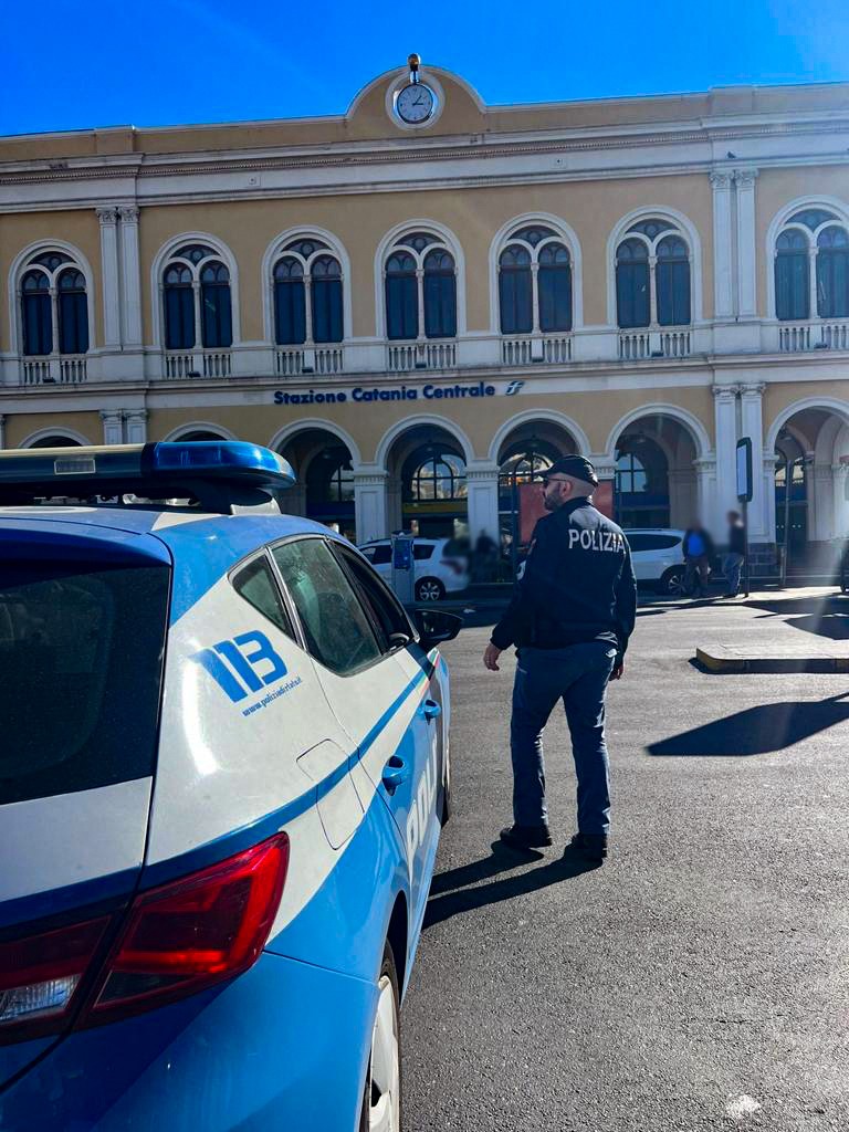 Catania, rifiuta il controllo degli agenti: denunciato