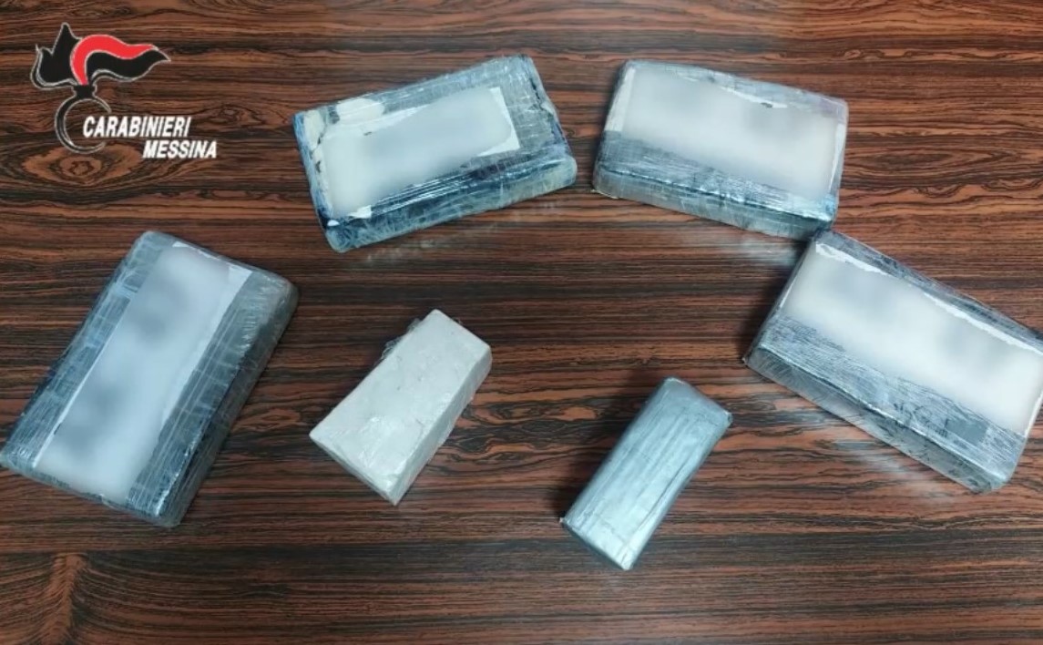 Attraversa lo Stretto con oltre 5 chili di cocaina, 31enne fermato a Messina