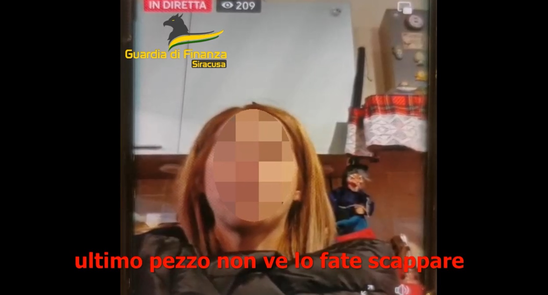 VIDEO | Vendevano abbigliamento contraffatto in diretta streaming, identificate due persone a Siracusa