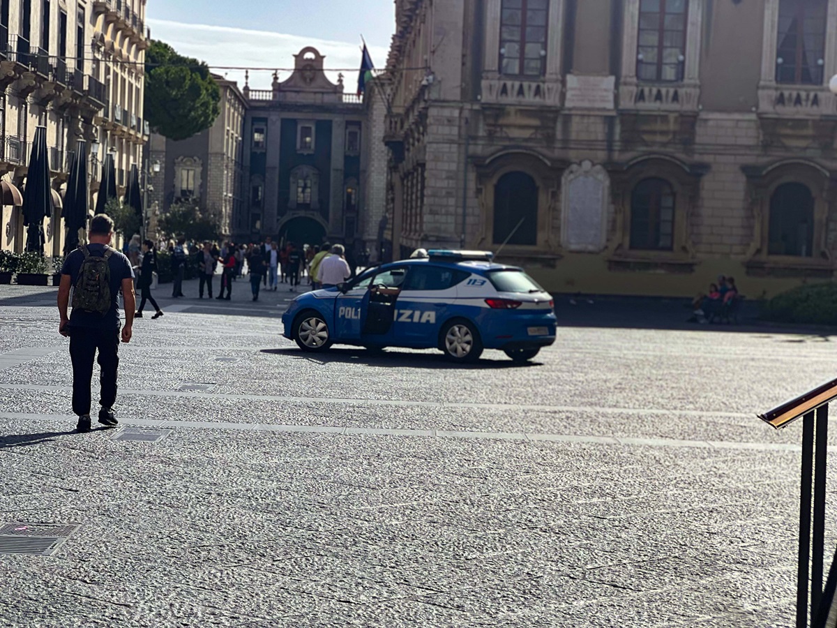 Catania, otto sanzioni per il parcheggiatore abusivo: scatta il Daspo