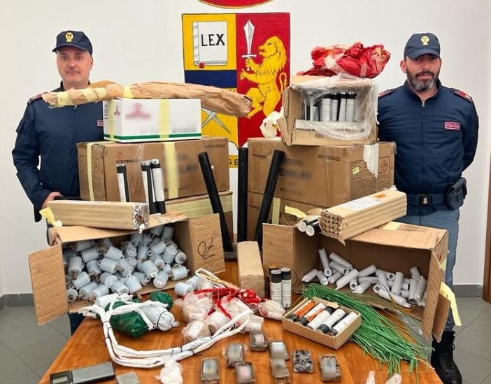 Dai botti illegali alla droga, Polizia a setaccio di Brancaccio: scattano arresti e denunce