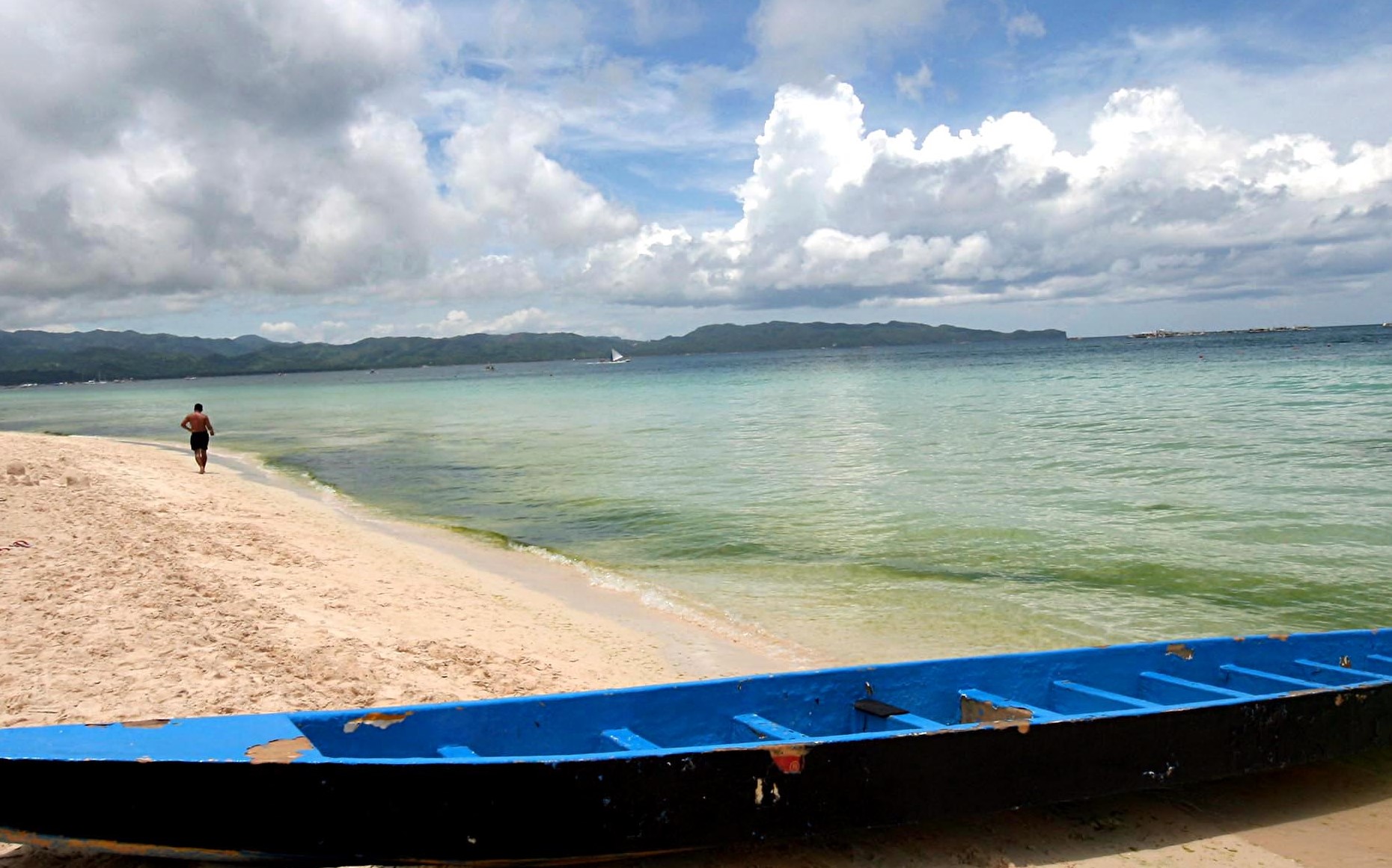 Orrore nelle Filippine, esplosione durante messa: 4 morti