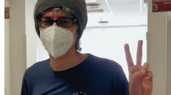 FOTO | Giovanni Allevi, nuovo messaggio dall’ospedale: “Continuo a vivere”