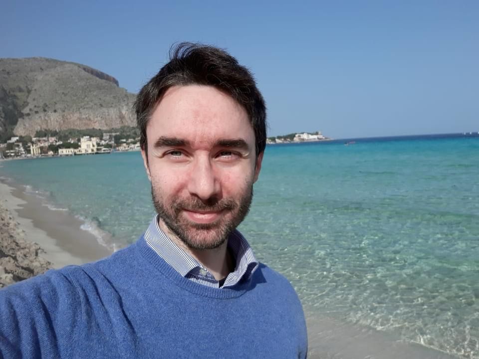 La caduta dal balcone assieme al figlio e la morte, chi era il professore Giovanni Minafò