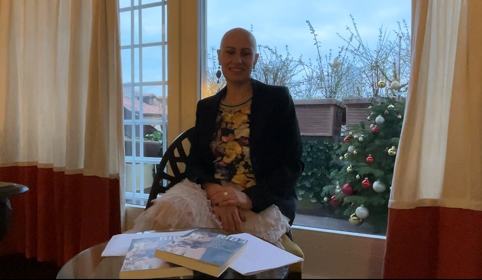 Con “Ai fiori non serve il pettine” Ilaria Santambrogio affronta il tema dell’alopecia