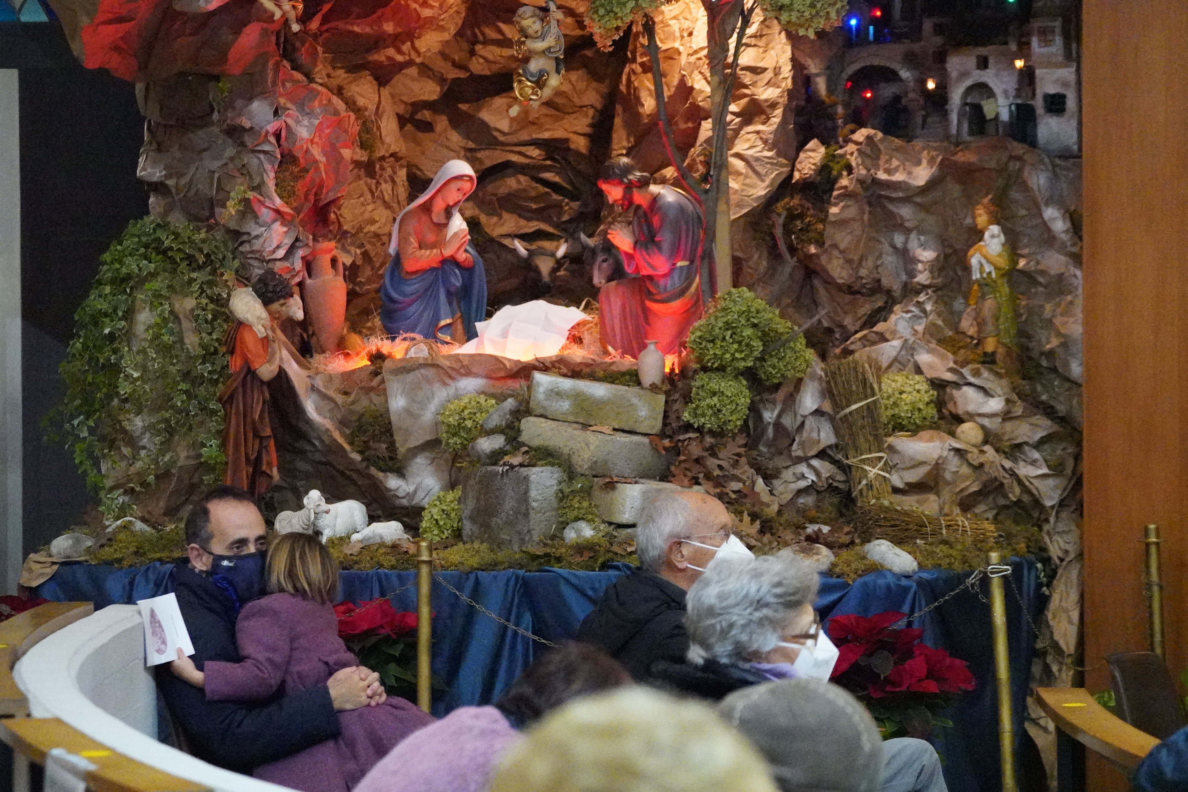 Proteste a scuola, insegnanti censurano Gesù alla recita di Natale e modificano il testo di Jingle Bells: ira dalla Lega