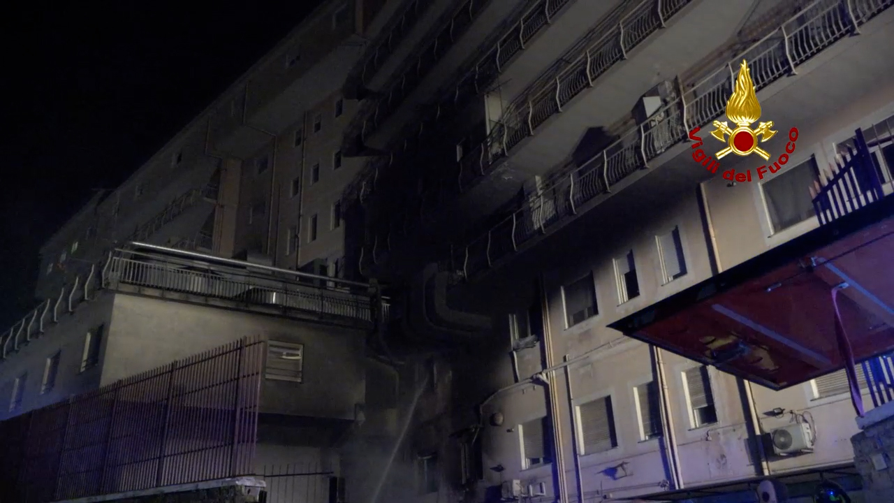 VIDEO | Tragedia dell’Immacolata all’ospedale di Tivoli, incendio killer: ci sono vittime