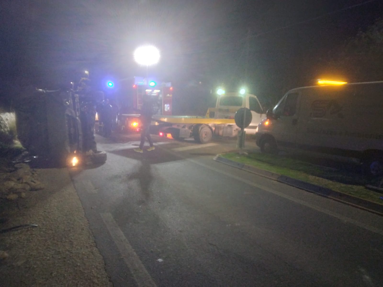 Terribile incidente nel Ragusano: auto si ribalta, c’è un ferito