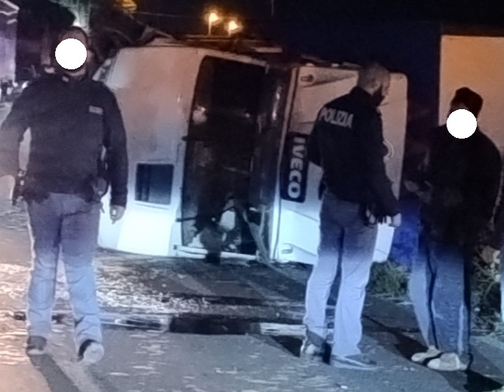 Perde il controllo dell’autocarro e si ribalta nel Ragusano, un ferito in ospedale